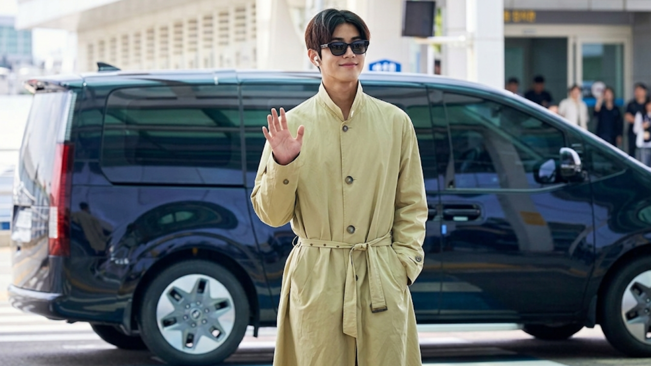 Geonho Incheon International Airport 2026 beige trench coat with single-breasted front, tie belt, and relaxed oversized silhouette